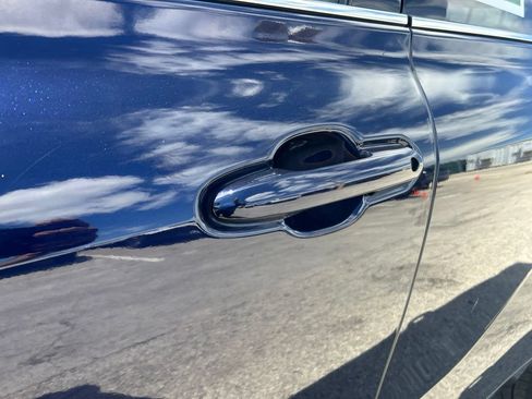 Used 2022 Toyota Highlander L FWD image 19