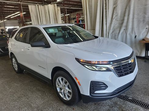 Used 2024 Chevrolet Equinox LS w/ LS Convenience Package FWD image 6