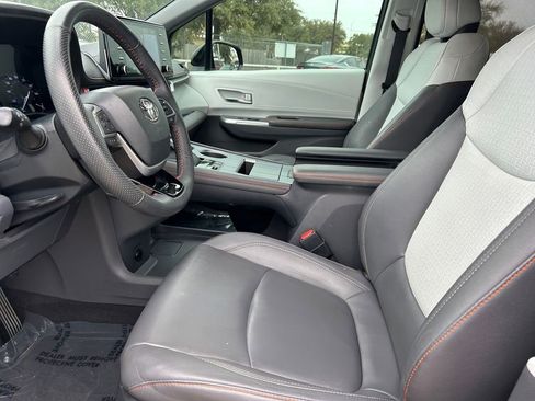 Certified 2022 Toyota Sienna XSE image 11