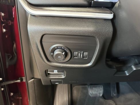 Used 2024 Jeep Grand Cherokee Limited RWD image 24