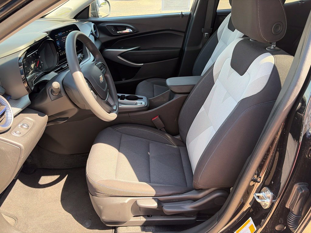 Used 2026 Chevrolet Trax LS FWD image 20