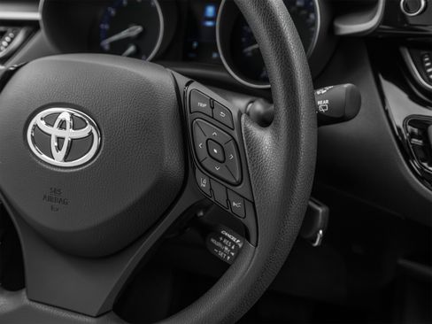 Used 2020 Toyota C-HR LE FWD image 47