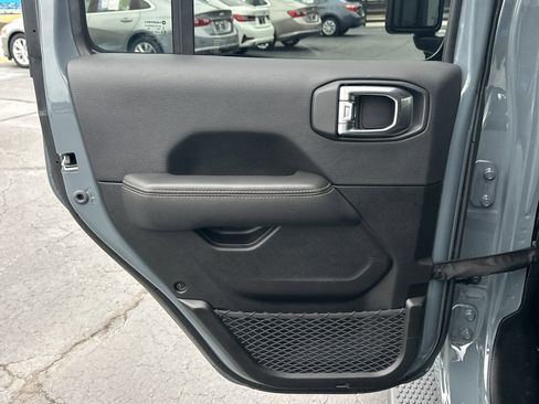 Used 2025 Jeep Wrangler Unlimited Sahara AWD/4WD image 22