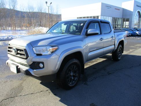 Used 2020 Toyota Tacoma SR5 image 1