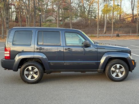 Used 2008 Jeep Liberty Sport image 4