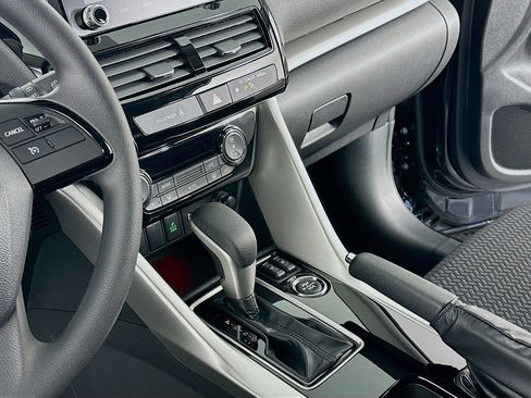 New 2024 Mitsubishi Eclipse Cross LE image 11