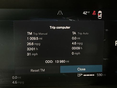 Certified 2025 Volvo XC60 B5 Plus image 12