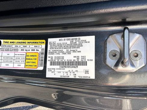 Used 2017 Ford Mustang GT Premium RWD image 35