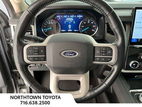 Used 2023 Ford Expedition XLT image 7