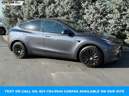 Used 2022 Tesla Model Y Long Range image 12