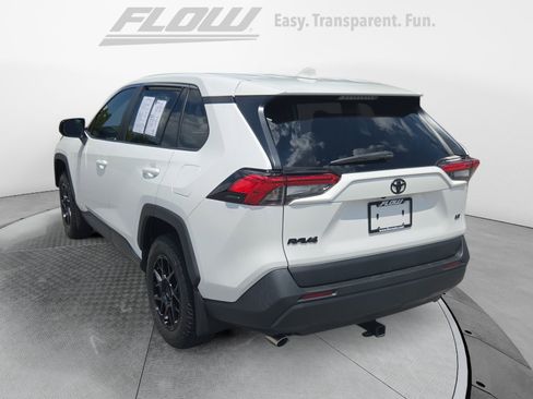 Used 2022 Toyota RAV4 LE FWD image 6