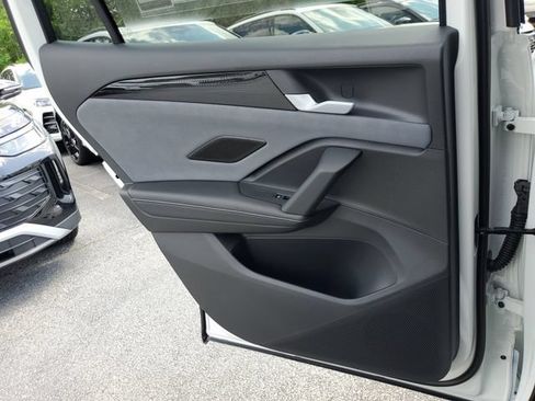 New 2026 Volkswagen Tiguan SE R-Line FWD image 13