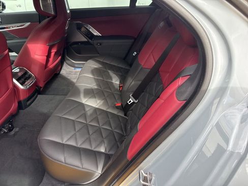 Used 2024 BMW 740i image 7