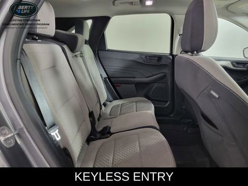 Used 2022 Ford Escape SE w/ SE Sport Appearance Package FWD image 17