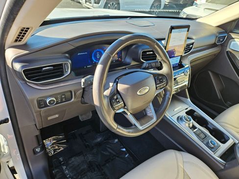 Used 2023 Ford Explorer Platinum w/ Technology Package AWD/4WD image 16