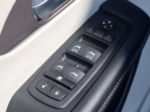 Used 2023 Chrysler Voyager LX FWD image 58