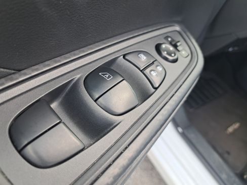 Used 2025 Nissan Versa SV image 11