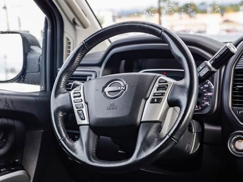 Used 2023 Nissan Titan SV w/ SV Convenience Package image 16