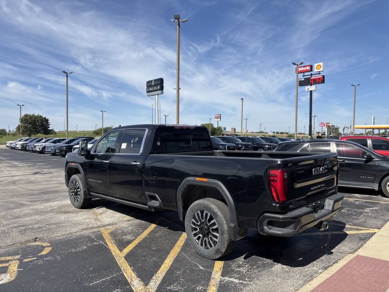 Used 2024 GMC Sierra 2500 Denali Ultimate AWD/4WD image 3
