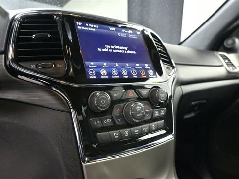 Used 2022 Jeep Grand Cherokee Laredo X image 23