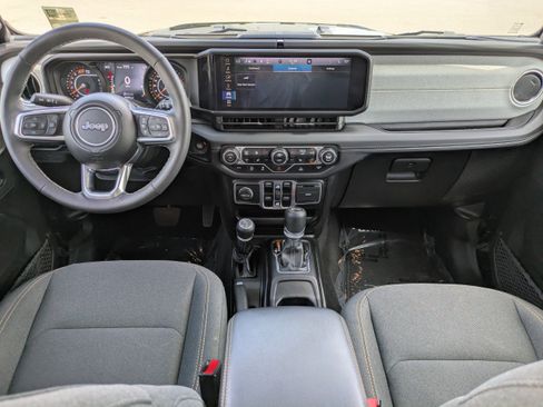 Used 2025 Jeep Wrangler Unlimited Sahara AWD/4WD image 14
