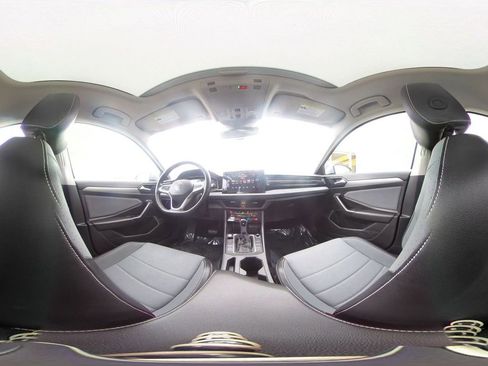 Used 2025 Volkswagen Jetta SE image 38