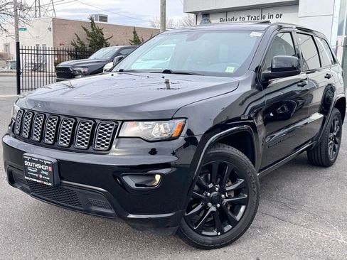 Used 2019 Jeep Grand Cherokee Altitude image 3
