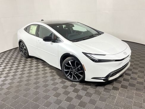 New 2025 Toyota Prius Plug-In Hybrid image 6