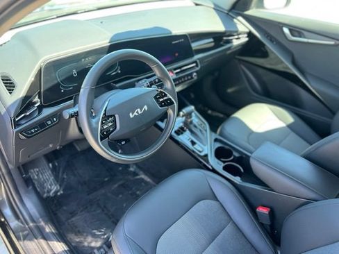 Used 2025 Kia Niro EX FWD image 14