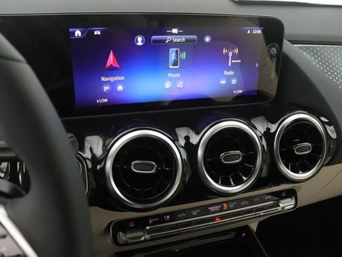 New 2026 Mercedes-Benz GLA 250 4MATIC image 5