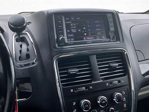 Used 2019 Dodge Grand Caravan SXT image 10