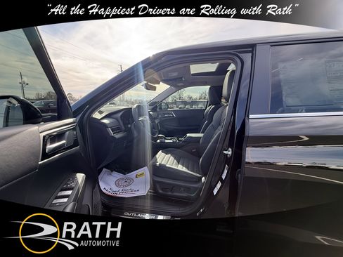 New 2026 Mitsubishi Outlander SE image 12