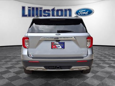 Used 2023 Ford Explorer XLT w/ Equipment Group 202A AWD/4WD image 5
