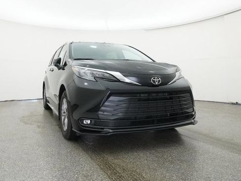 New 2026 Toyota Sienna XLE image 31