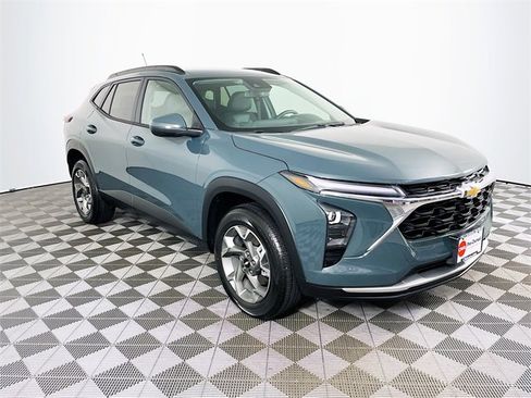 Certified 2025 Chevrolet Trax LT w/ LT Convenience Package image 1