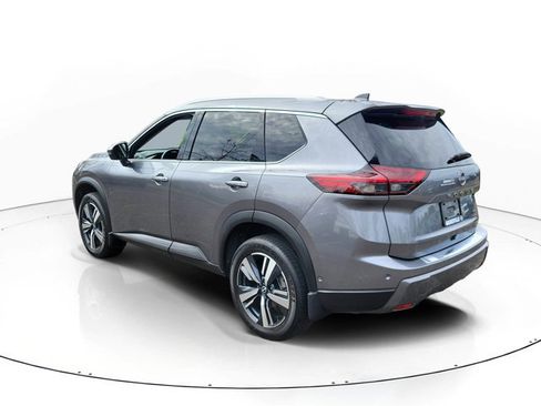 Used 2025 Nissan Rogue SL image 3