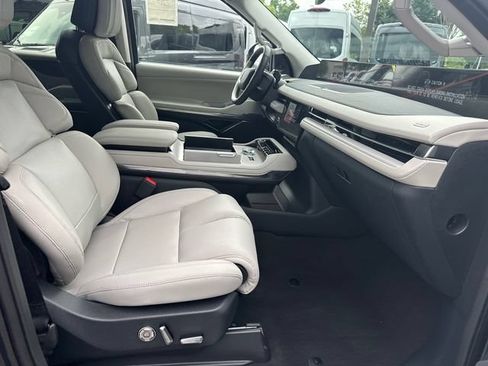 New 2026 Lincoln Navigator L Premier AWD/4WD image 15