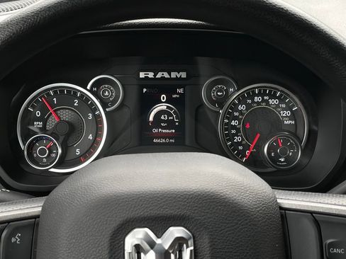 Used 2024 RAM 3500 Tradesman w/ Chrome Appearance Group AWD/4WD image 15