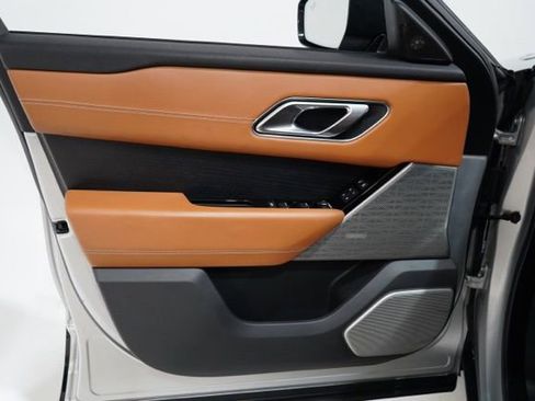 Used 2018 Land Rover Range Rover Velar R-Dynamic HSE image 18