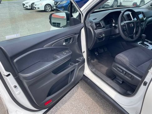 Used 2018 Honda Pilot EX image 10