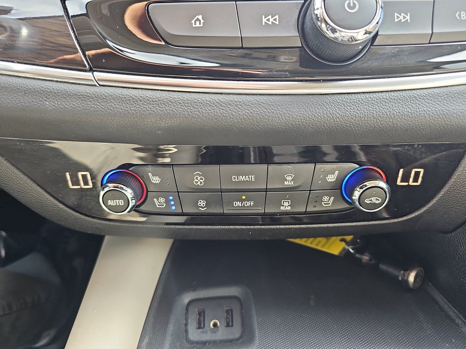 Used 2018 Buick Enclave Premium w/ Experience Buick Package AWD/4WD image 21