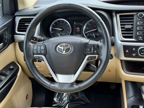 Used 2017 Toyota Highlander Limited w/ Protection Package #3 image 30