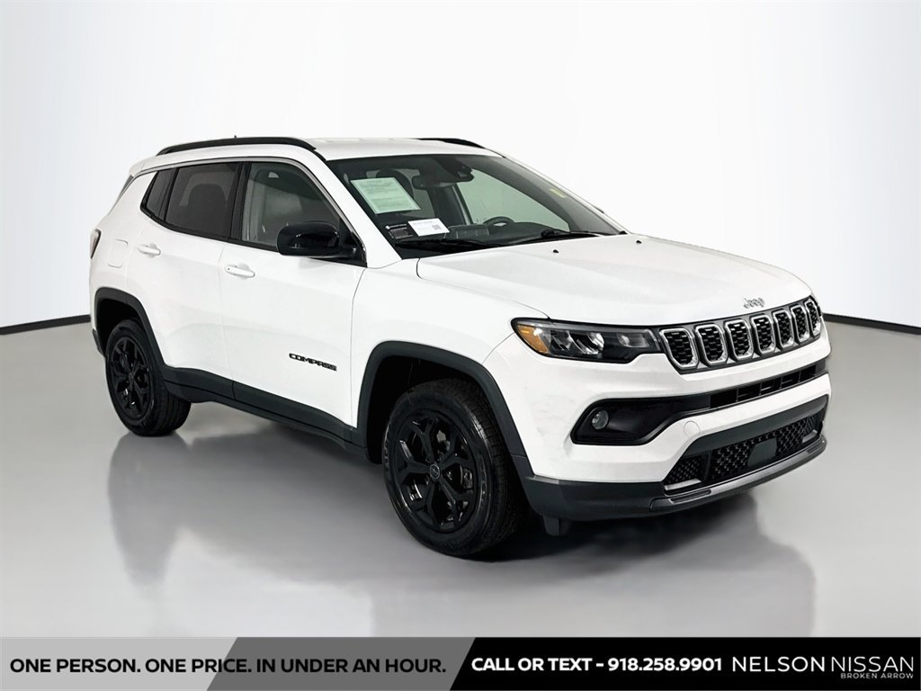 Used 2025 Jeep Compass Latitude w/ Convenience Group AWD/4WD image 3