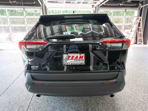Used 2023 Toyota RAV4 LE AWD/4WD image 3