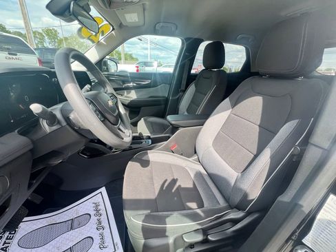 Used 2025 Chevrolet TrailBlazer LT AWD/4WD image 16