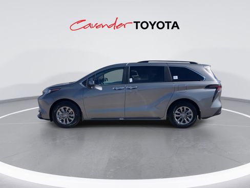 Certified 2026 Toyota Sienna XLE image 5