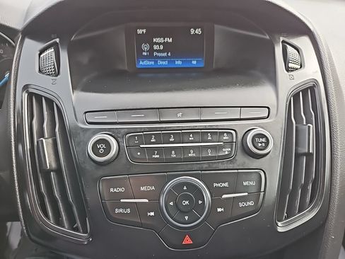 Used 2018 Ford Focus SE FWD image 22