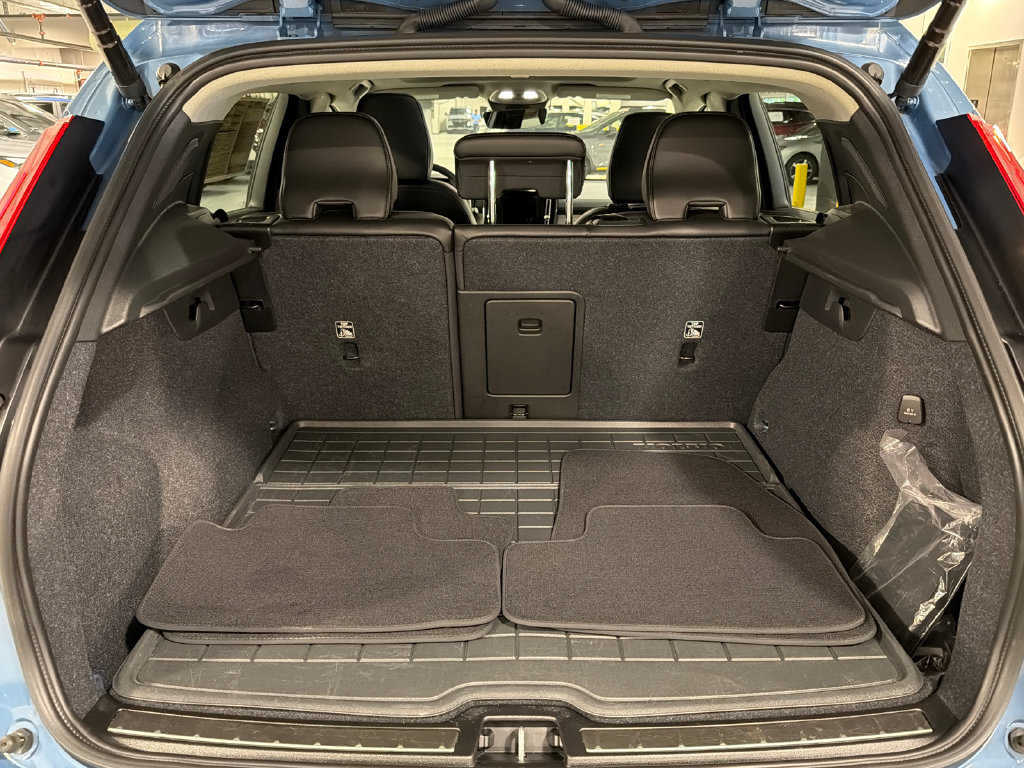 Certified 2024 Volvo XC40 B5 Plus w/ Protection Package Premier AWD/4WD image 25