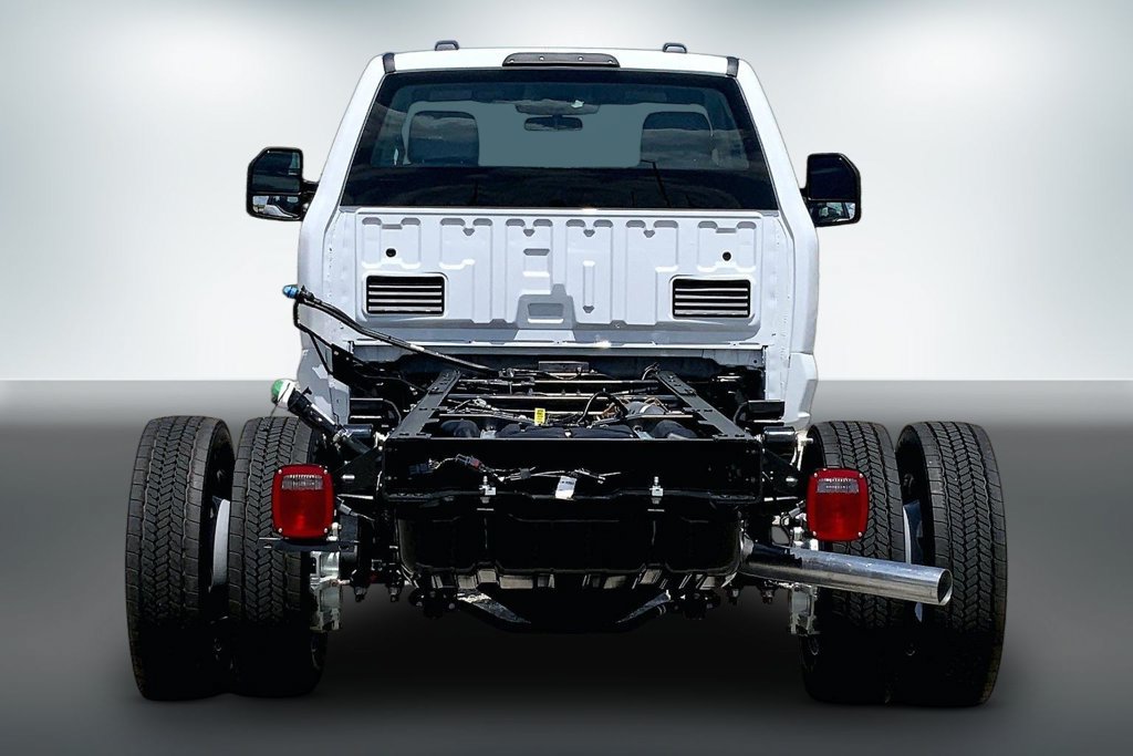 New 2026 Ford F550 4x4 Regular Cab Super Duty image 4