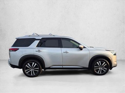 Used 2023 Nissan Pathfinder Platinum AWD/4WD image 4